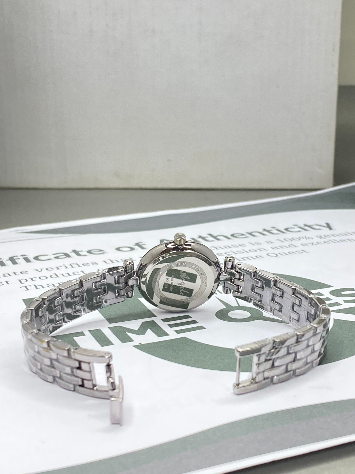 AOQILI Round Dial Luxury Stainless Steel Ladies Watch