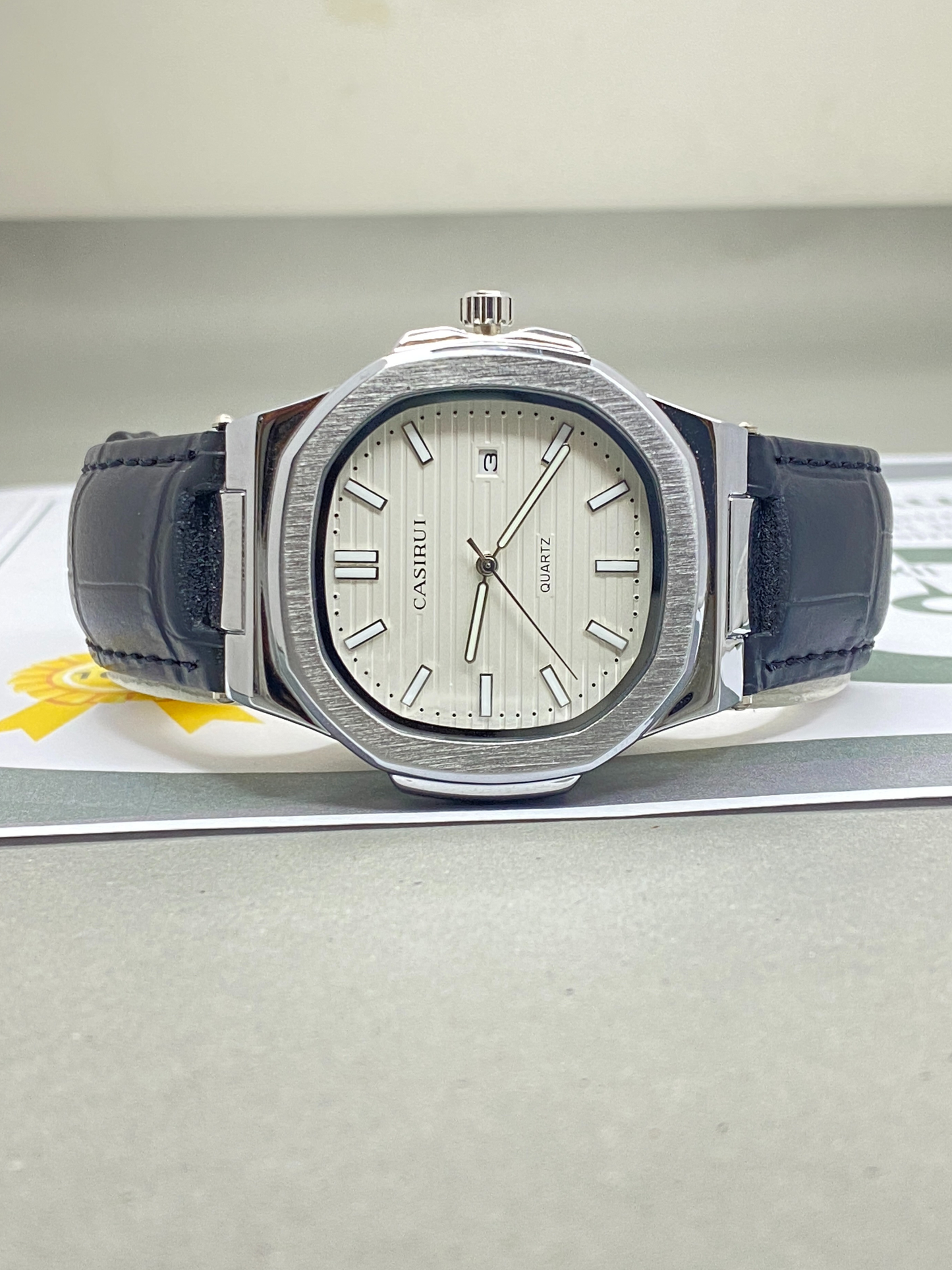 CASIRUI Analog Display Men’s Watch with Durable Straps